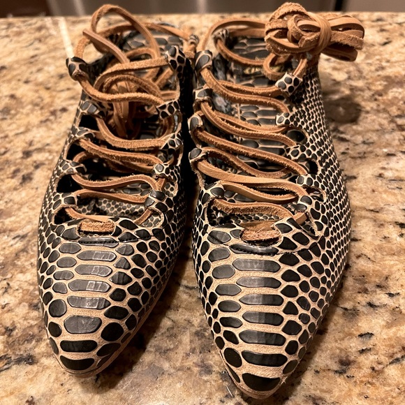 Freebird Enya size 7 new - Picture 1 of 6